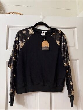 Main Strip Black Top with Gold Accent Tag